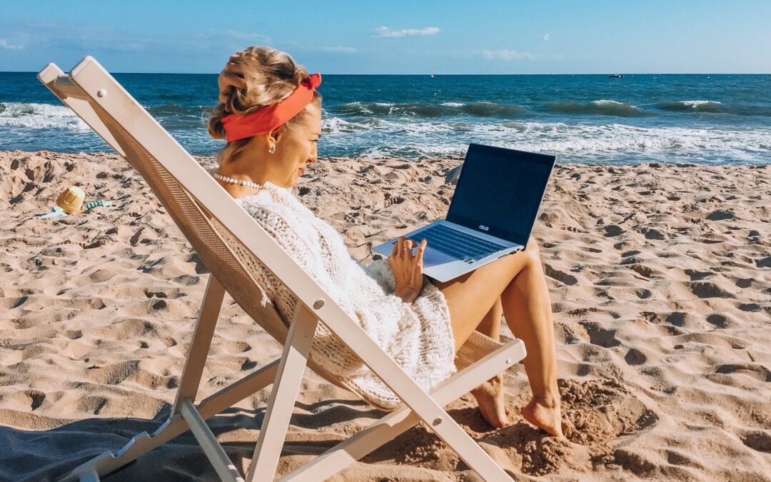 Polacy pracują nawet na urlopie