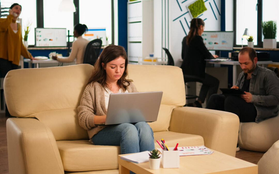 Serwisy z ogłoszeniami puchną od nowych ofert. W IT wzrosty są nawet na poziomie blisko 600%