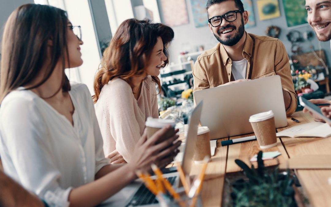 Jak rozkochać pracownika w firmie? 6 wskazówek dla organizacji, które pomogą zwiększyć zaangażowanie personelu