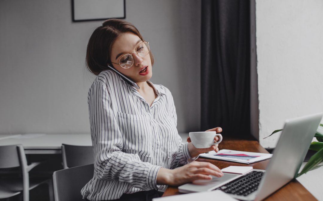 Pracownicy na home office zostawieni sami sobie. Tylko co czwarta osoba otrzymała służbowego laptopa