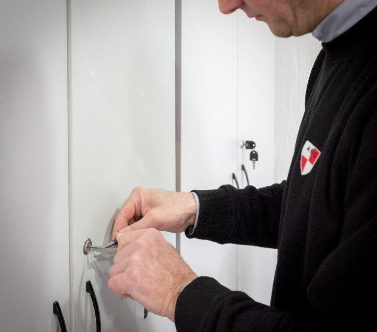 Usługi ślusarskie – jak znaleźć dobrego specjalistę od zamków?